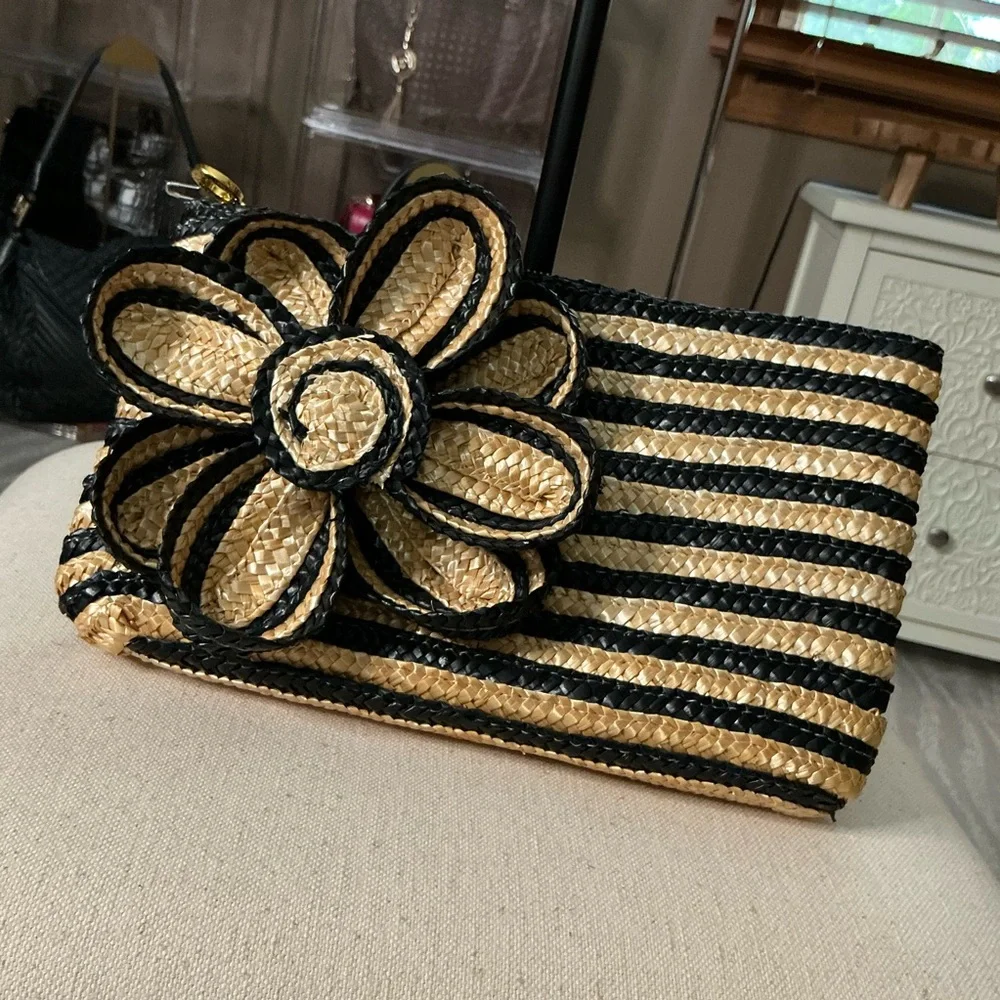 Mud Pie Floral Straw Clutch